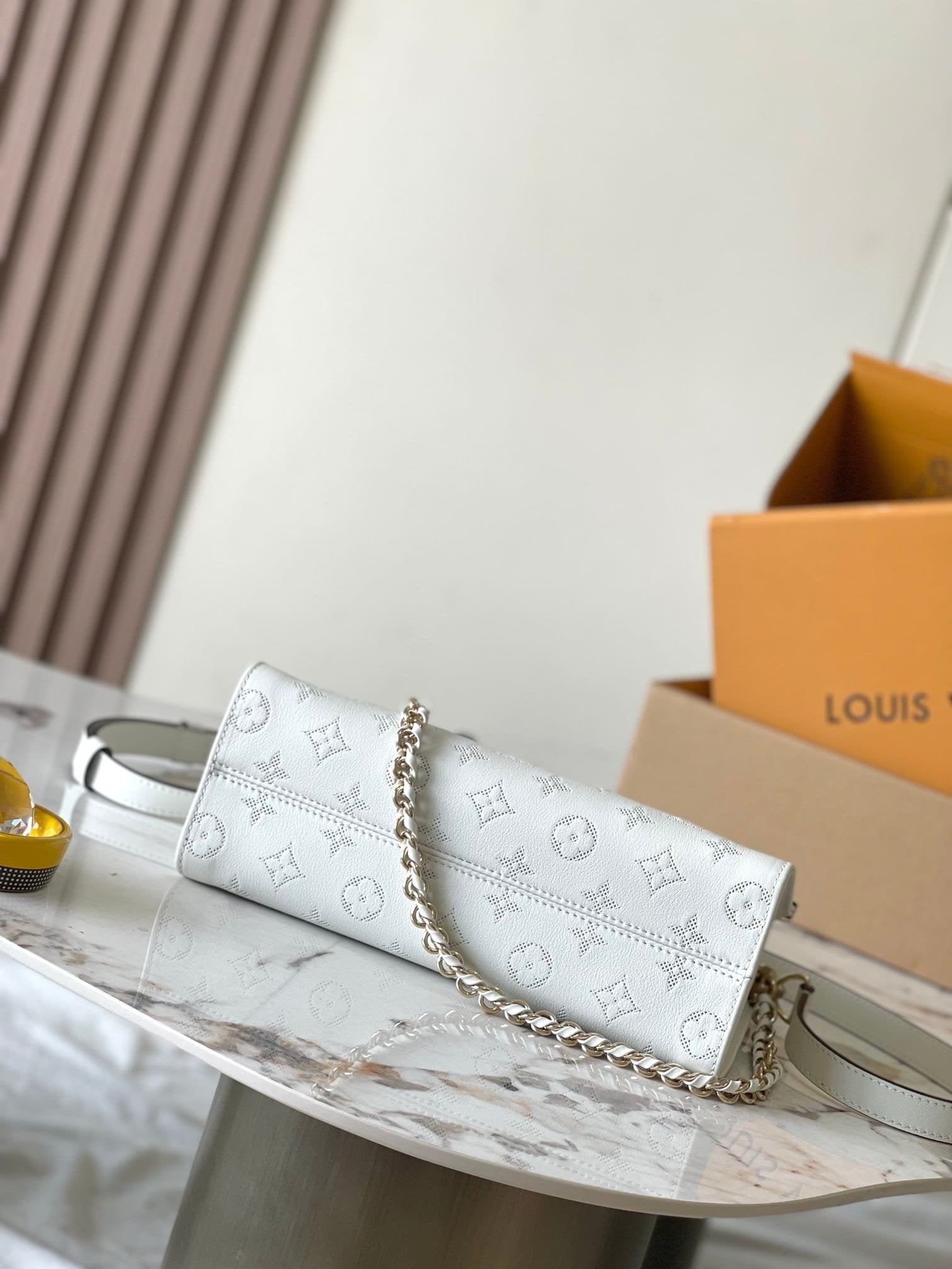 Louis Vuitton M11274 OnTheGo East West