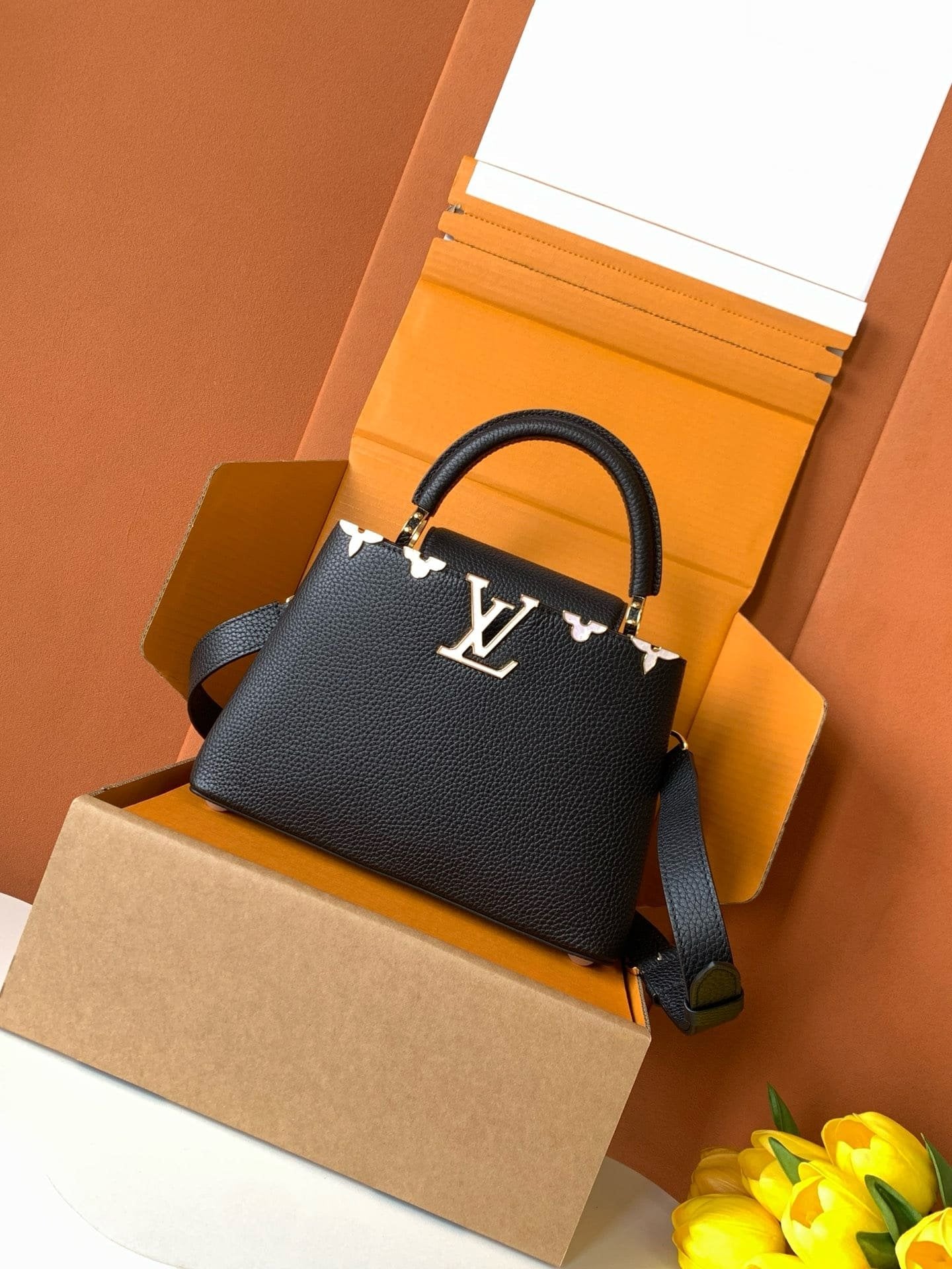 Louis Vuitton M25404 Capucines BB