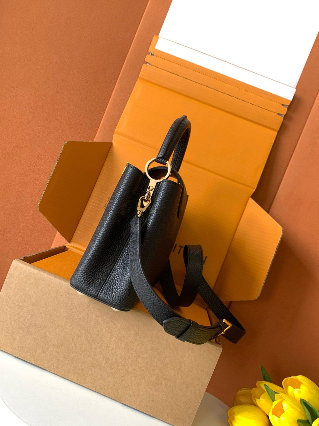 Louis Vuitton M25404 Capucines BB