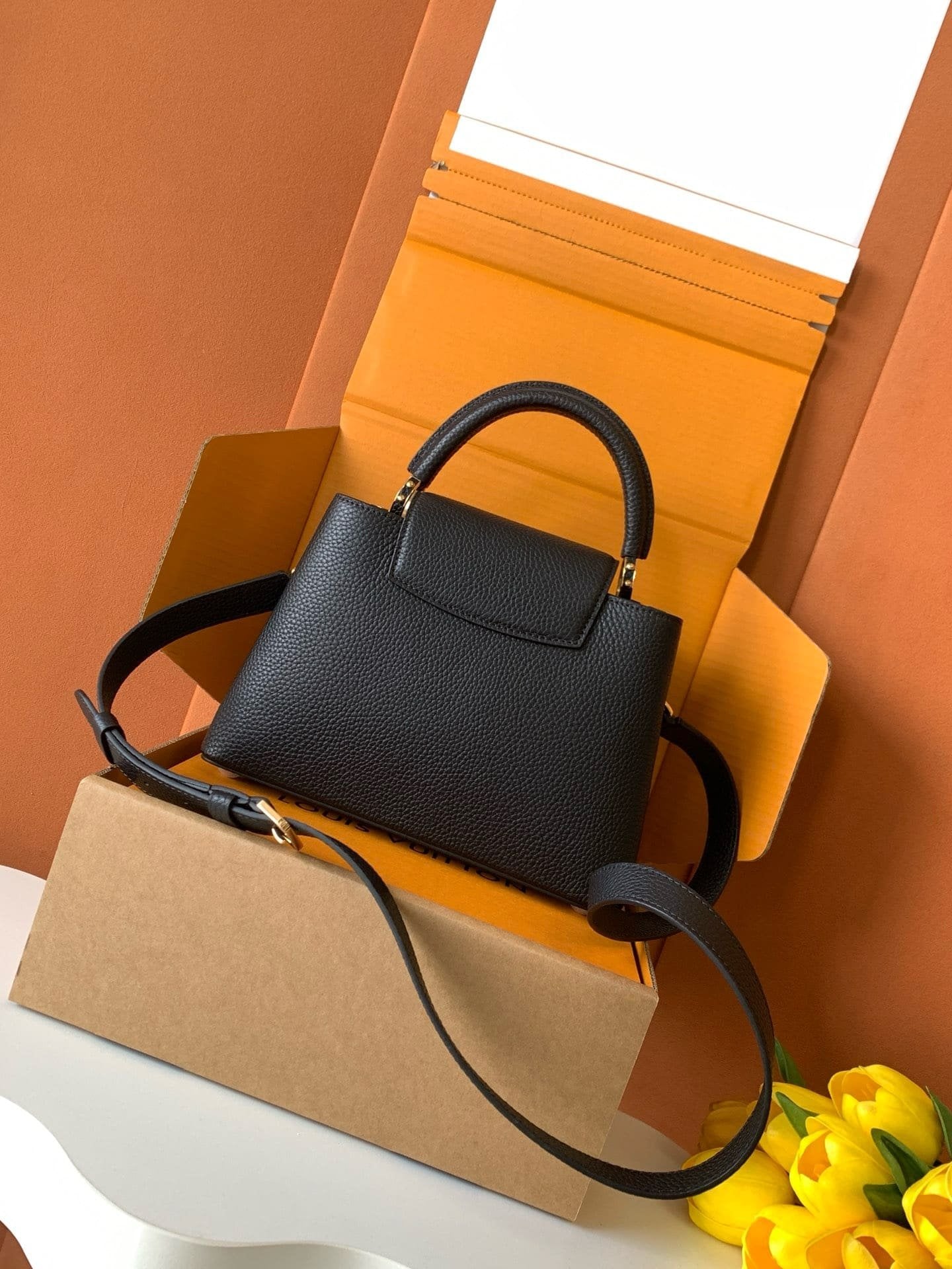 Louis Vuitton M25404 Capucines BB