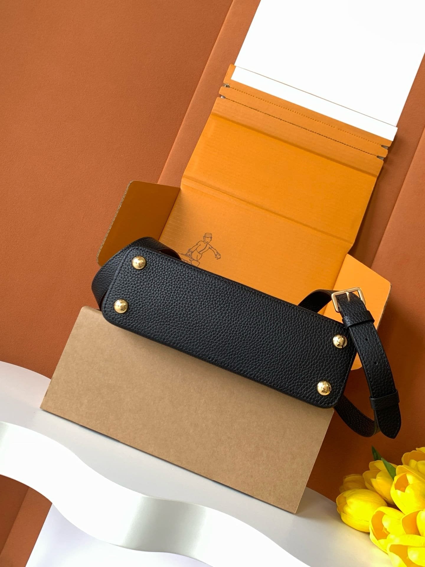 Louis Vuitton M25404 Capucines BB