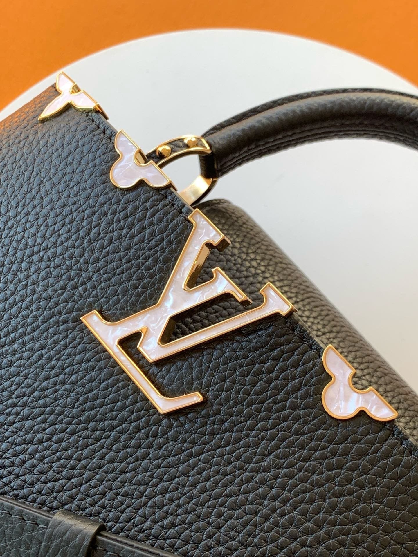 Louis Vuitton M25404 Capucines BB