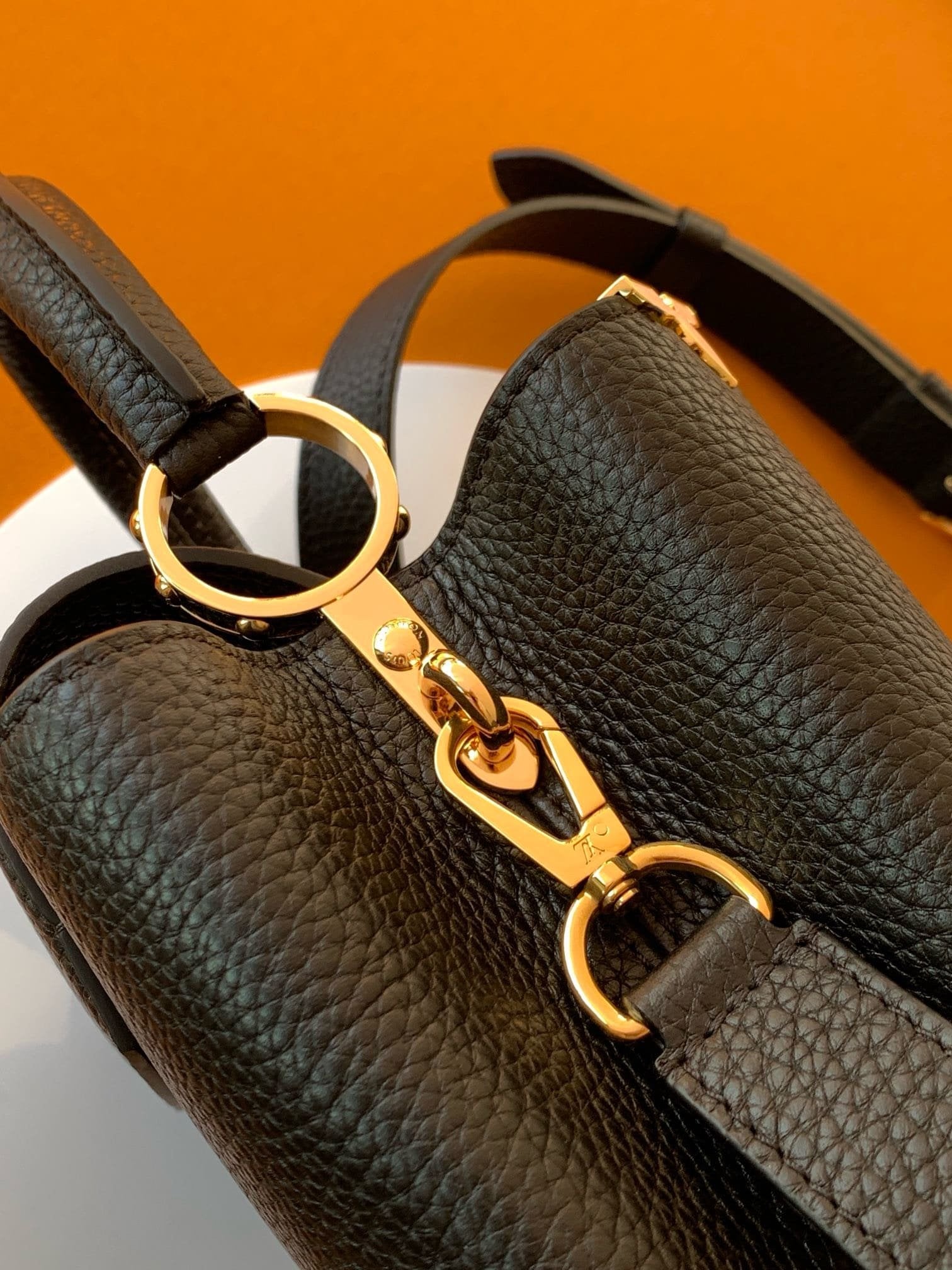 Louis Vuitton M25404 Capucines BB