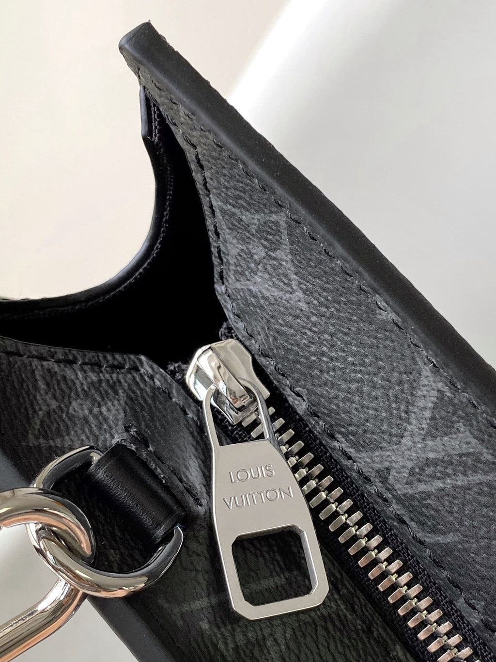 Louis Vuitton M11742 Sac Plat Horizontal Zippe