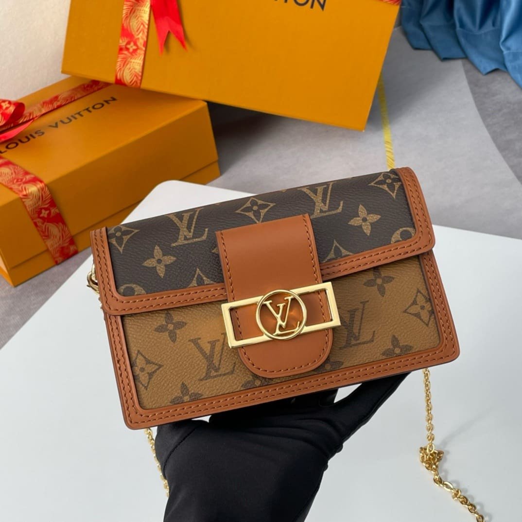 Louis Vuitton Dauphine Chain Wallet M68746