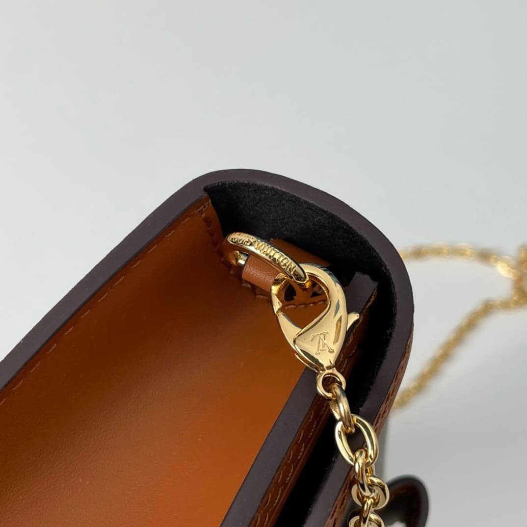 Louis Vuitton Dauphine Chain Wallet M68746