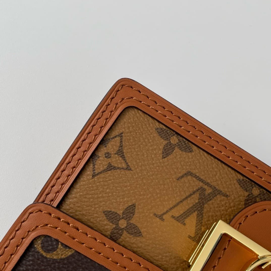 Louis Vuitton Dauphine Chain Wallet M68746