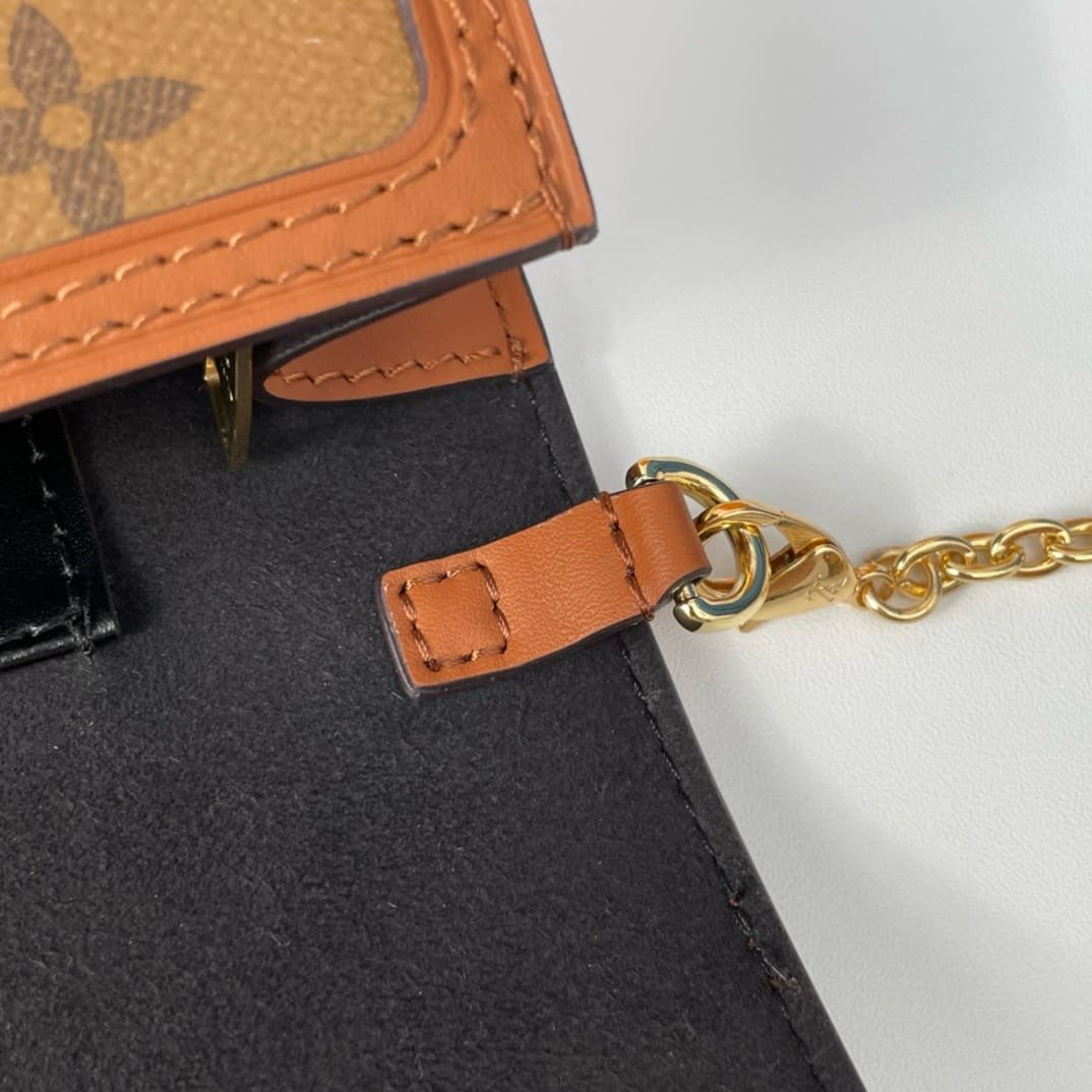 Louis Vuitton Dauphine Chain Wallet M68746