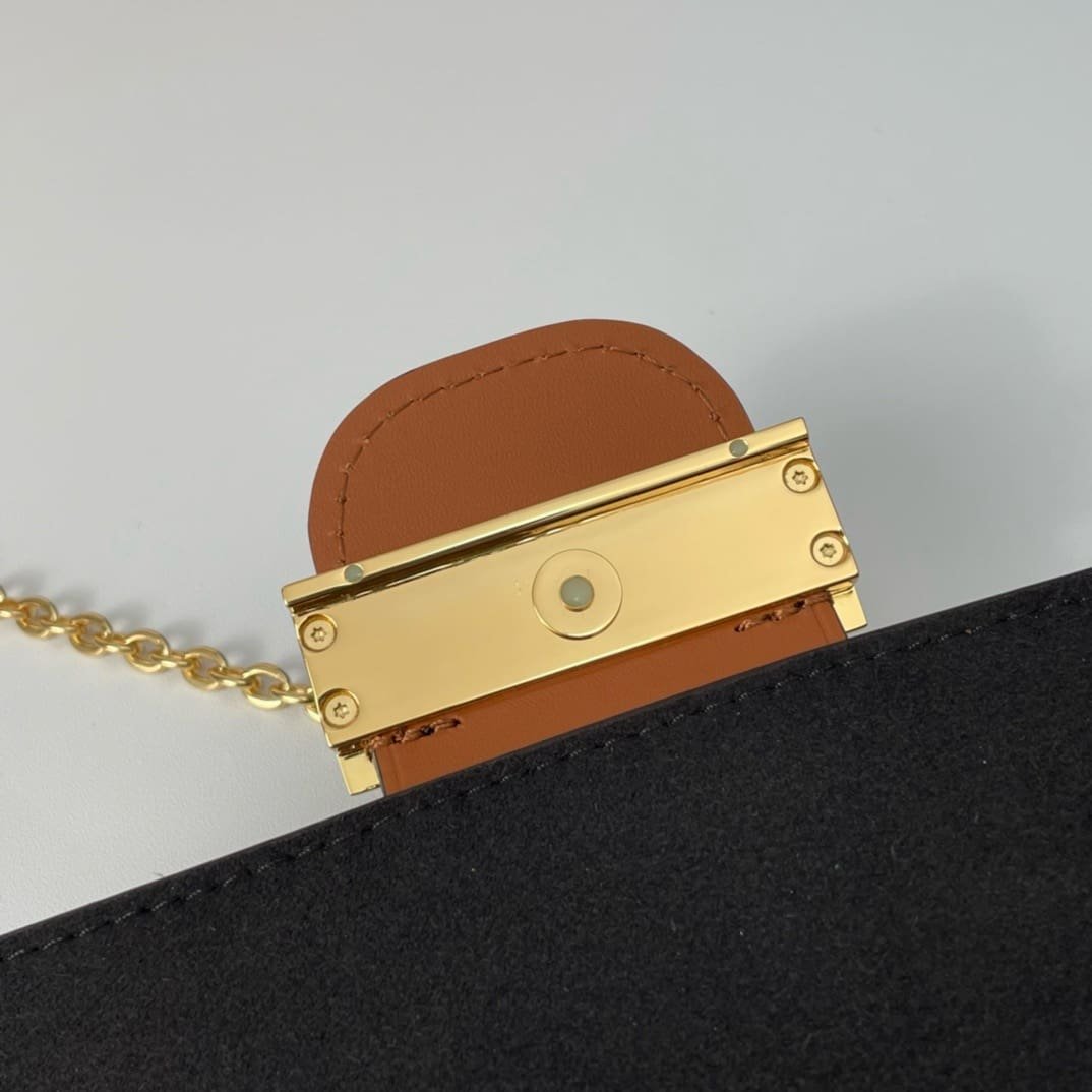 Louis Vuitton Dauphine Chain Wallet M68746