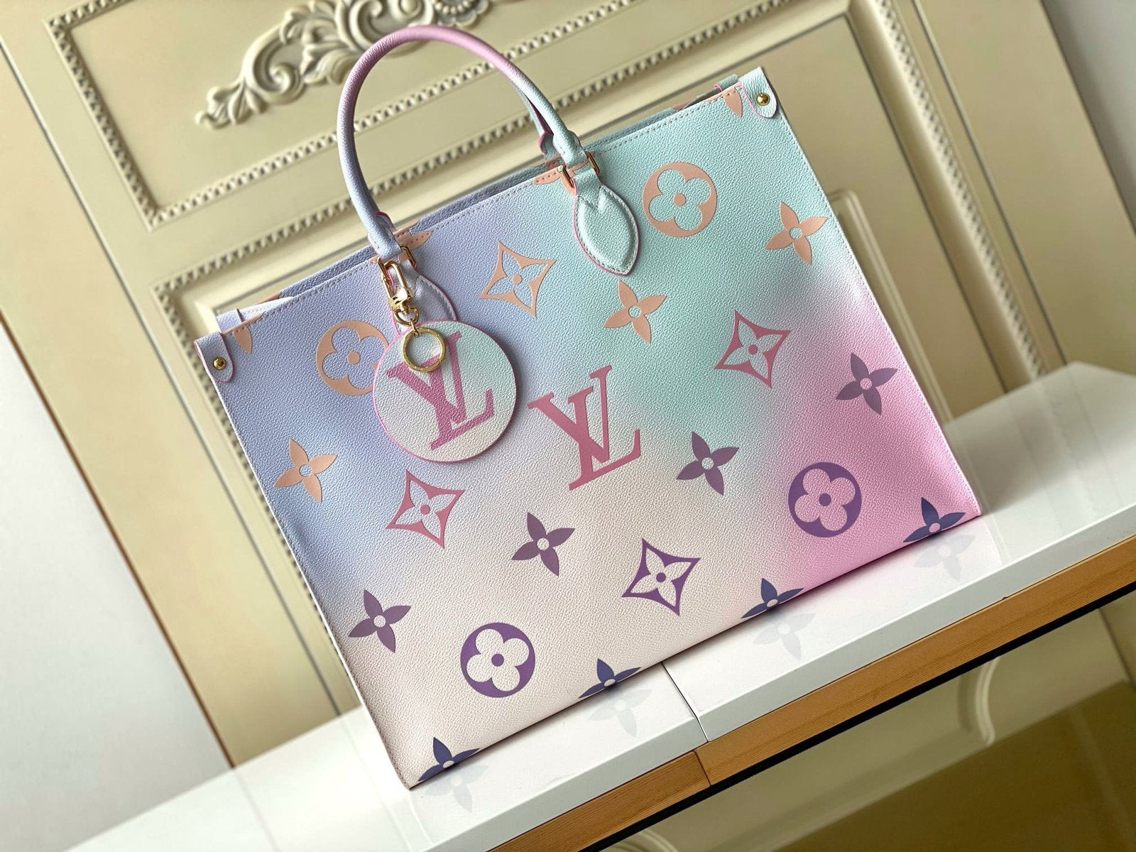 Louis Vuitton ONTHEGO GM M46076