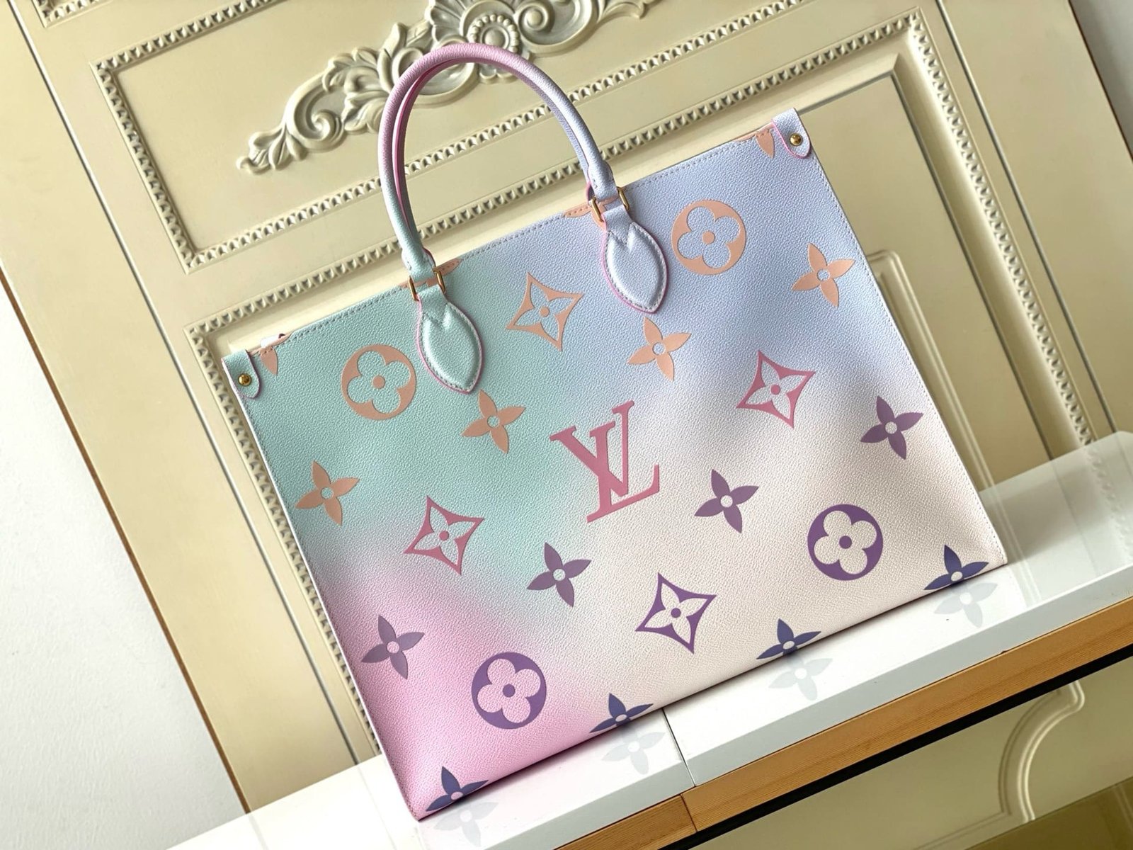 Louis Vuitton ONTHEGO GM M46076
