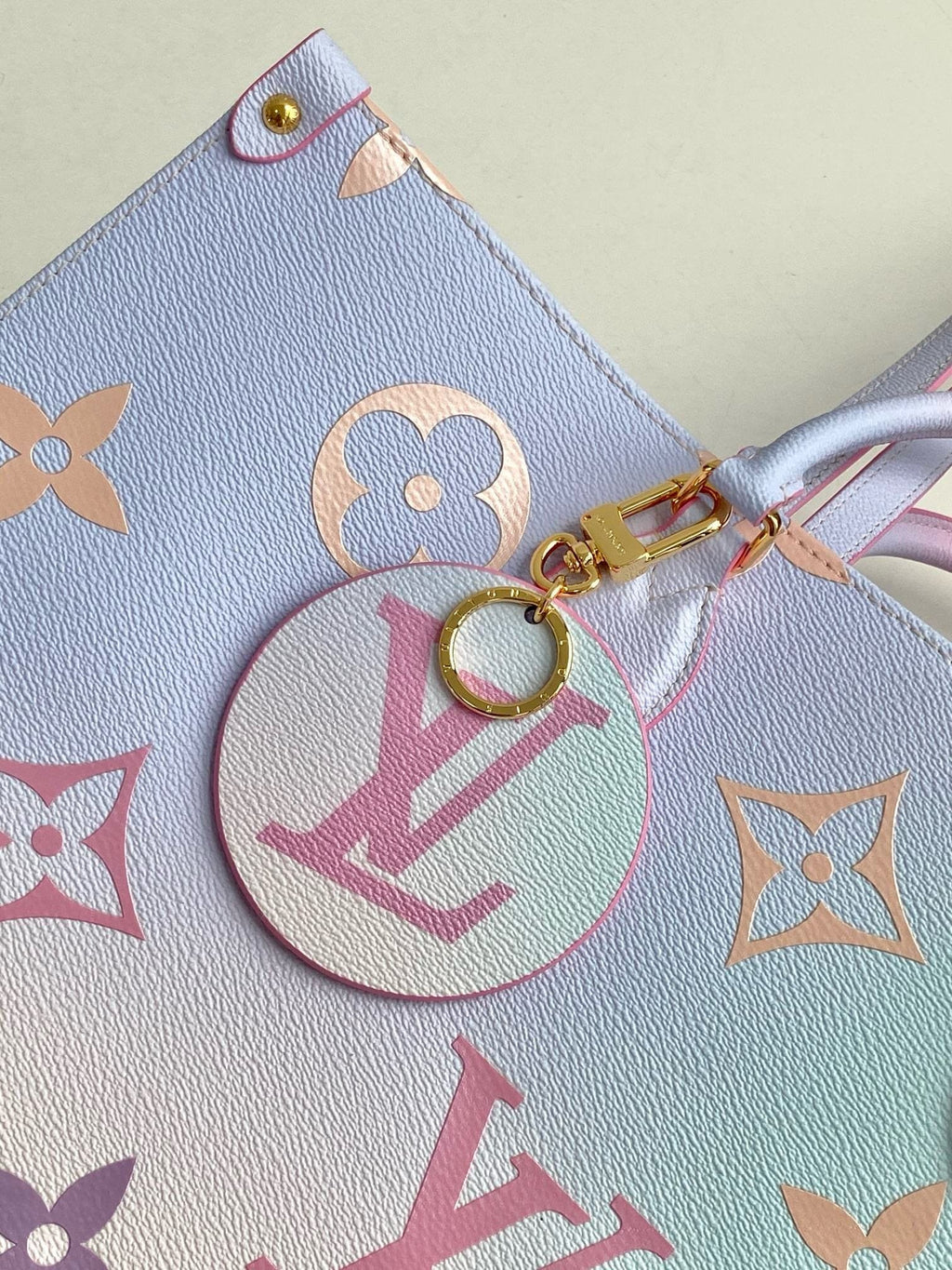 Louis Vuitton ONTHEGO GM M46076