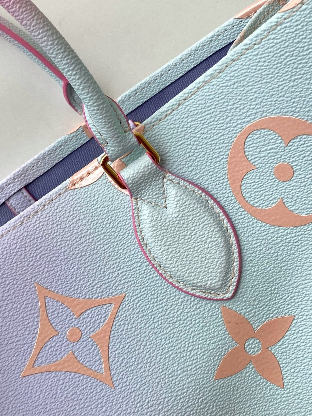 Louis Vuitton ONTHEGO GM M46076