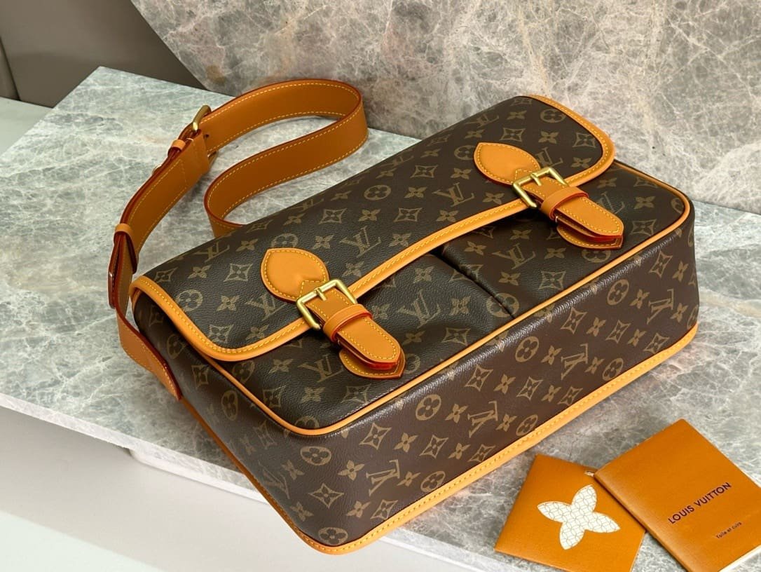 Louis Vuitton M14723 Satchel Messenger