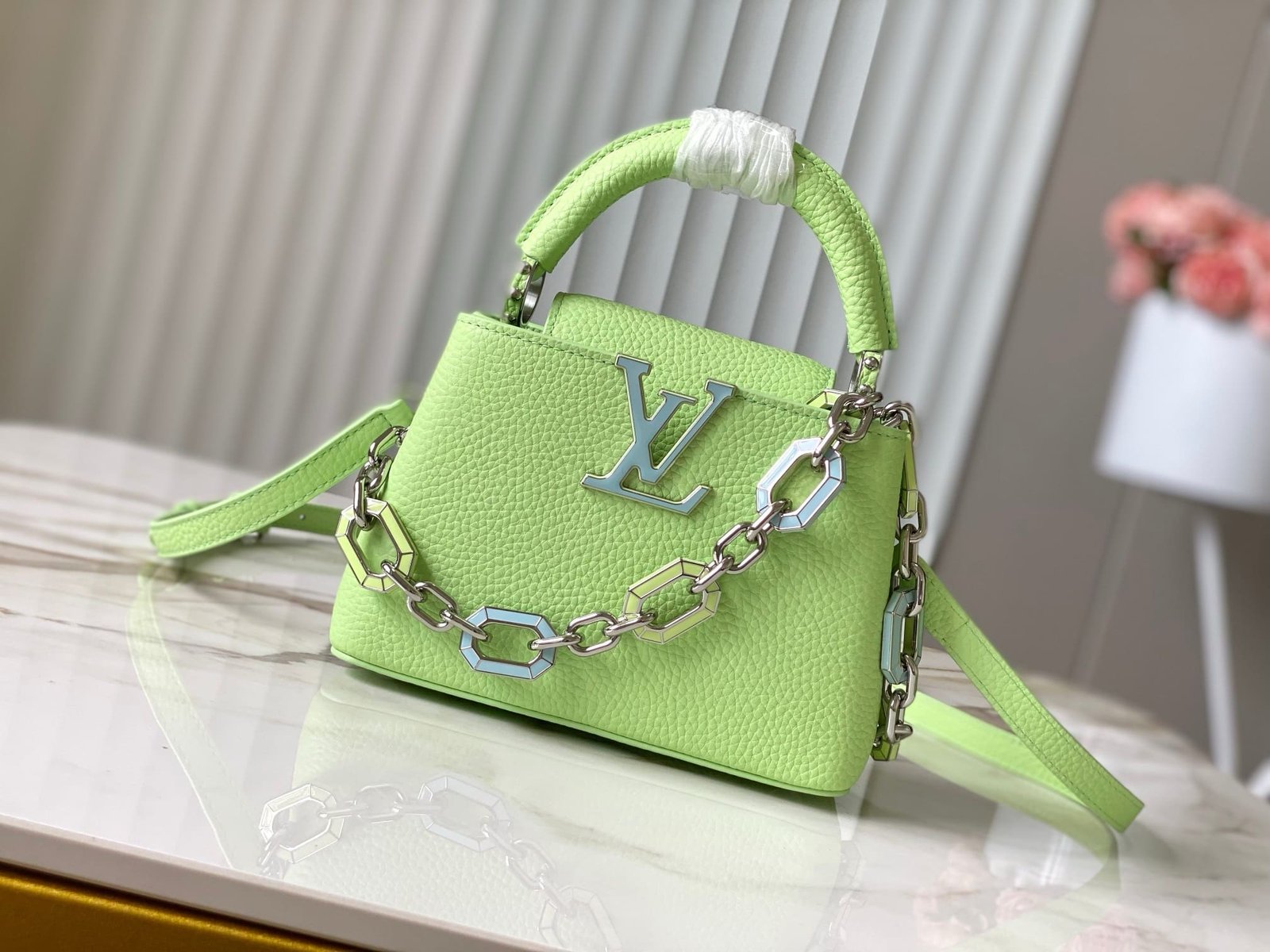 Louis Vuitton M24683 Capucines Mini
