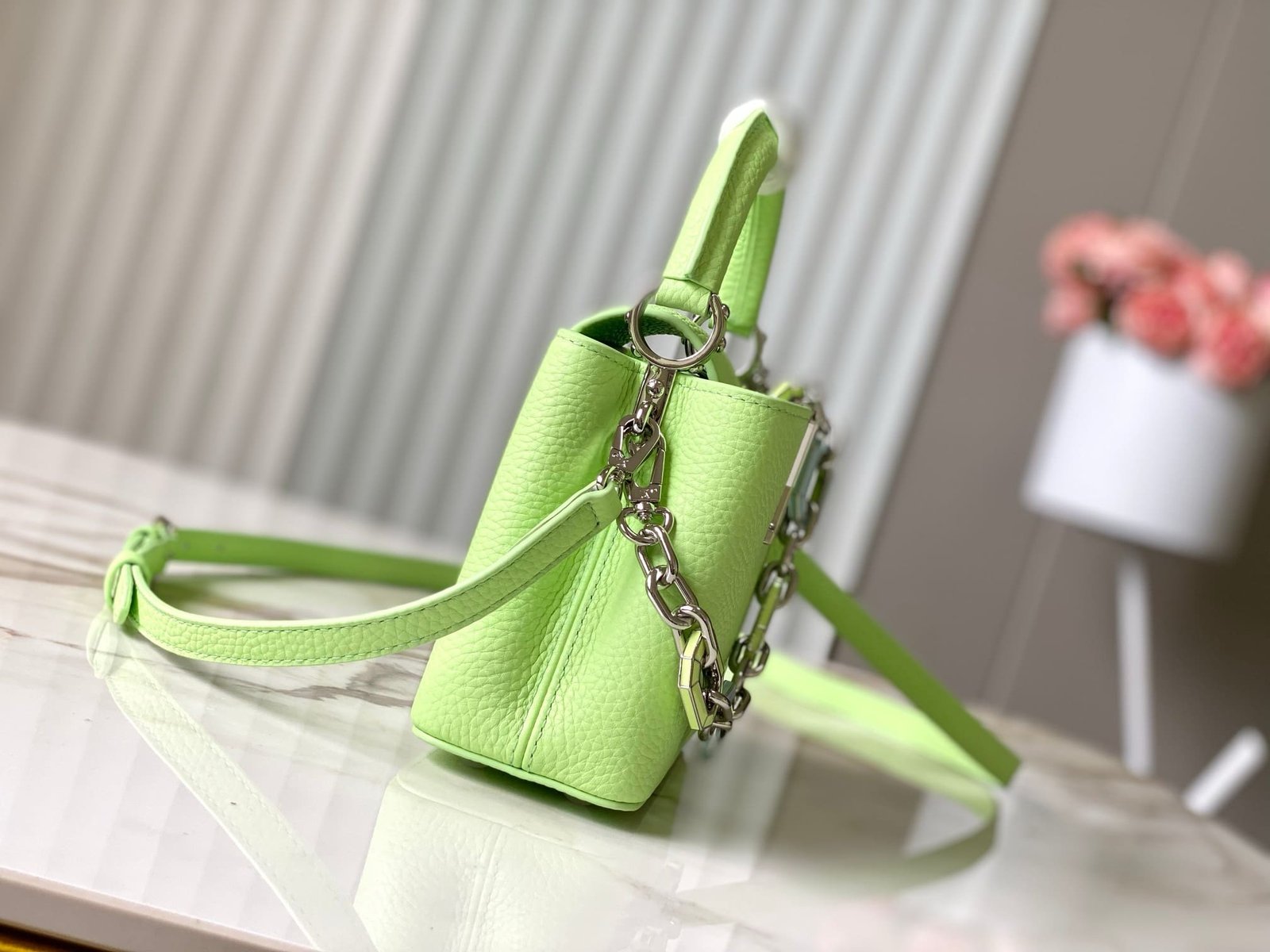Louis Vuitton M24683 Capucines Mini