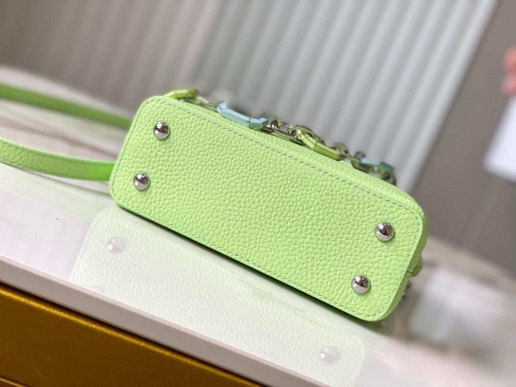 Louis Vuitton M24683 Capucines Mini
