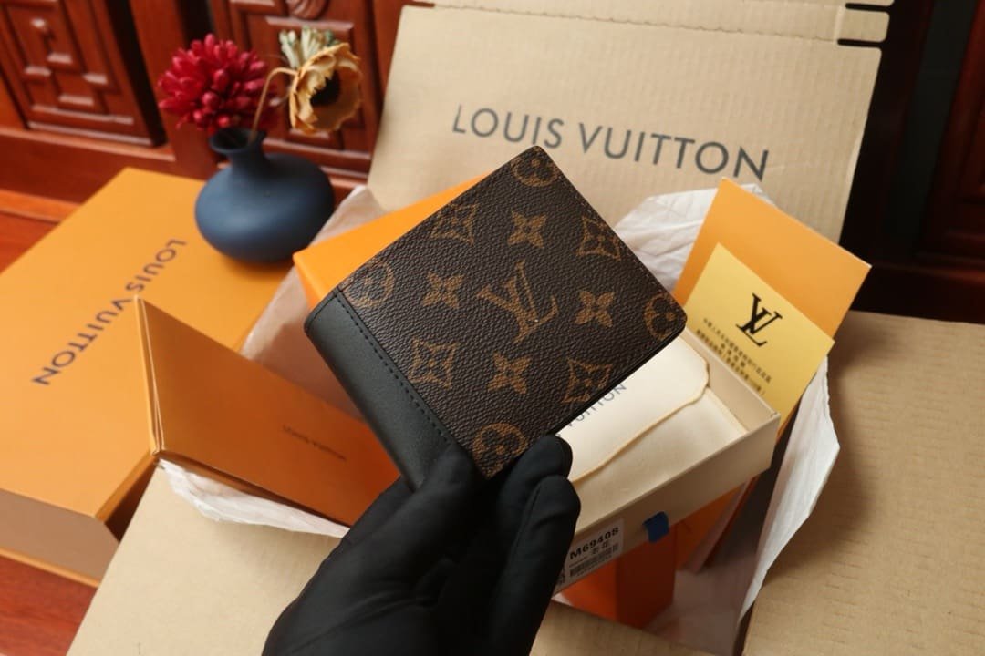 Louis Vuitton M69408 Multiple Wallet