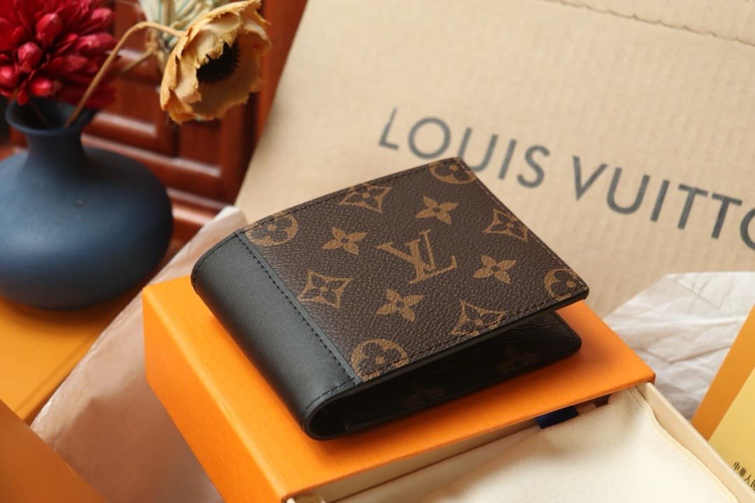 Louis Vuitton M69408 Multiple Wallet