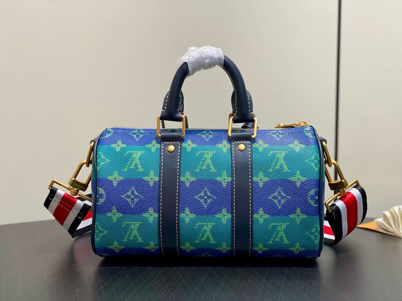 Louis Vuitton M25786 Keepall Bandoulière 25