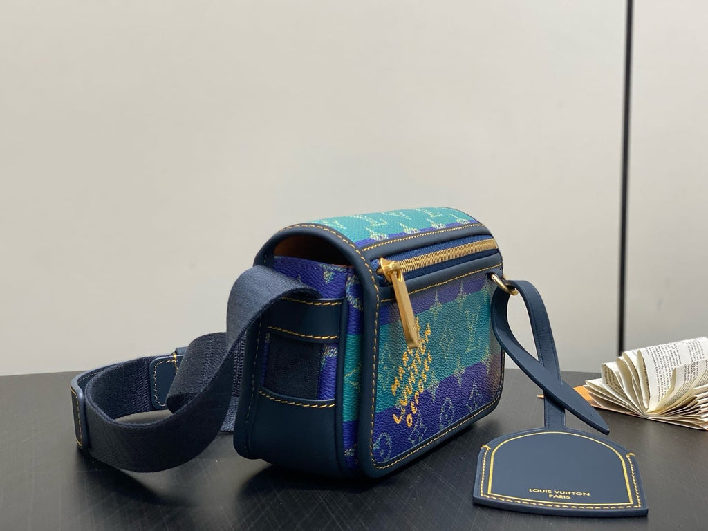 Louis Vuitton M15173 Bosphore Wearable Wallet