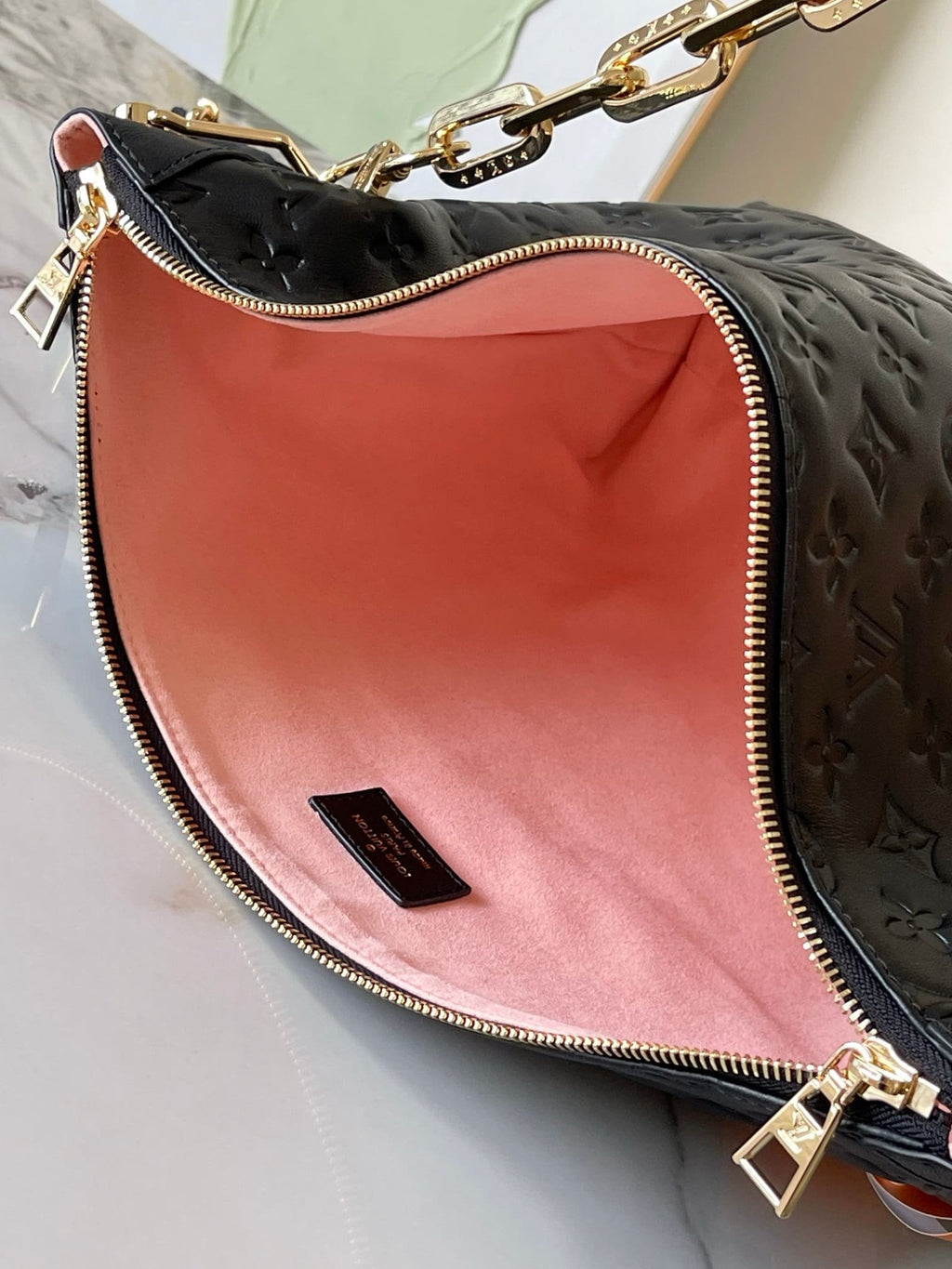 Louis Vuitton M12068 Coussin Hobo MM