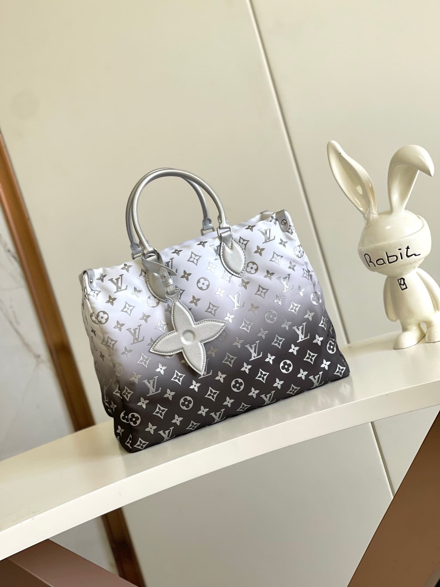 Louis Vuitton M11847 OnTheGo MM