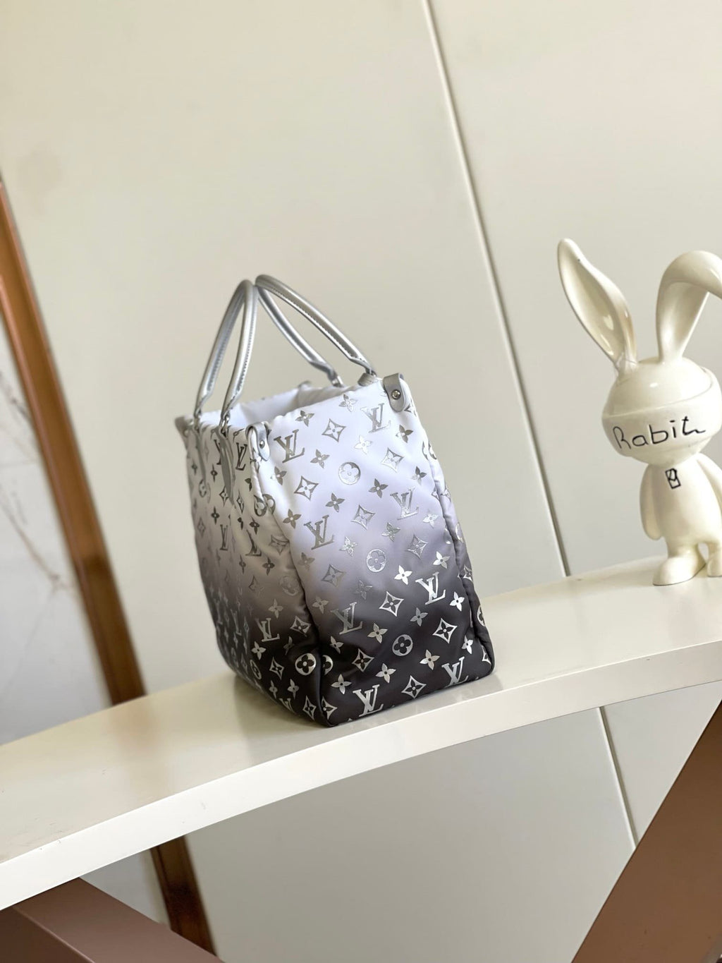 Louis Vuitton M11847 OnTheGo MM