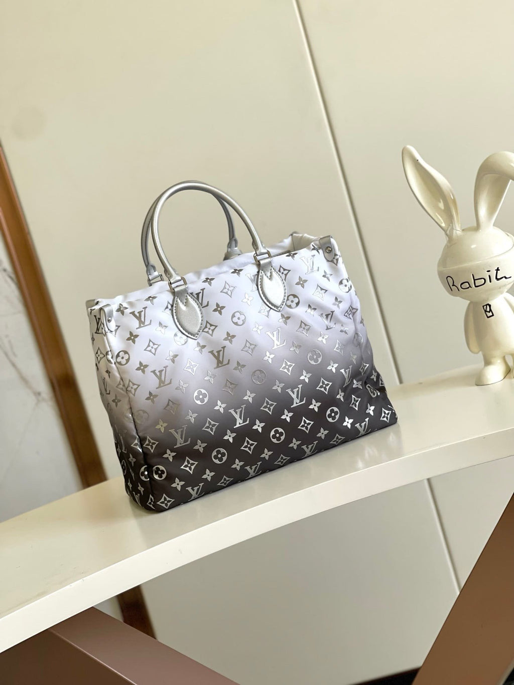 Louis Vuitton M11847 OnTheGo MM