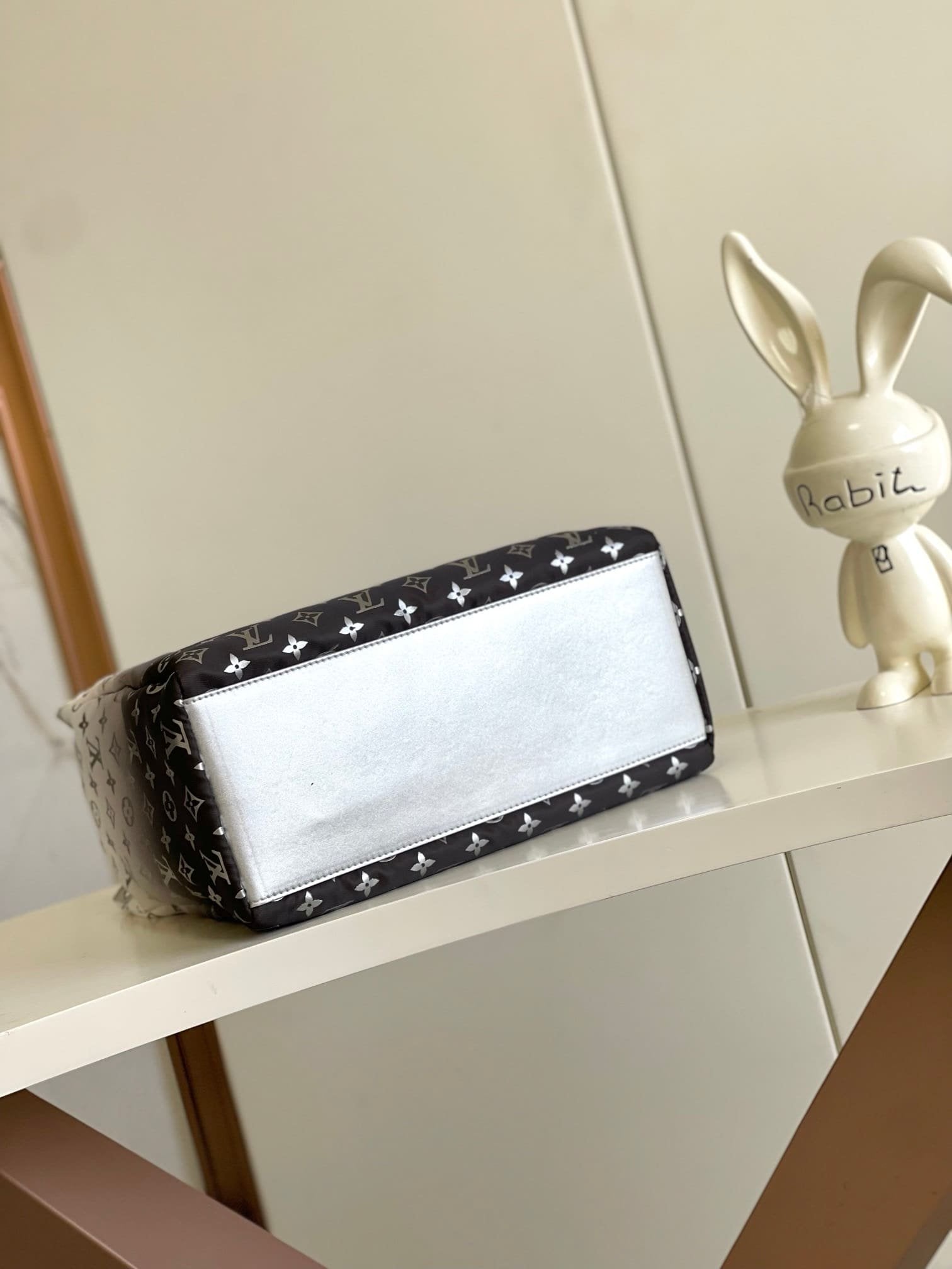 Louis Vuitton M11847 OnTheGo MM