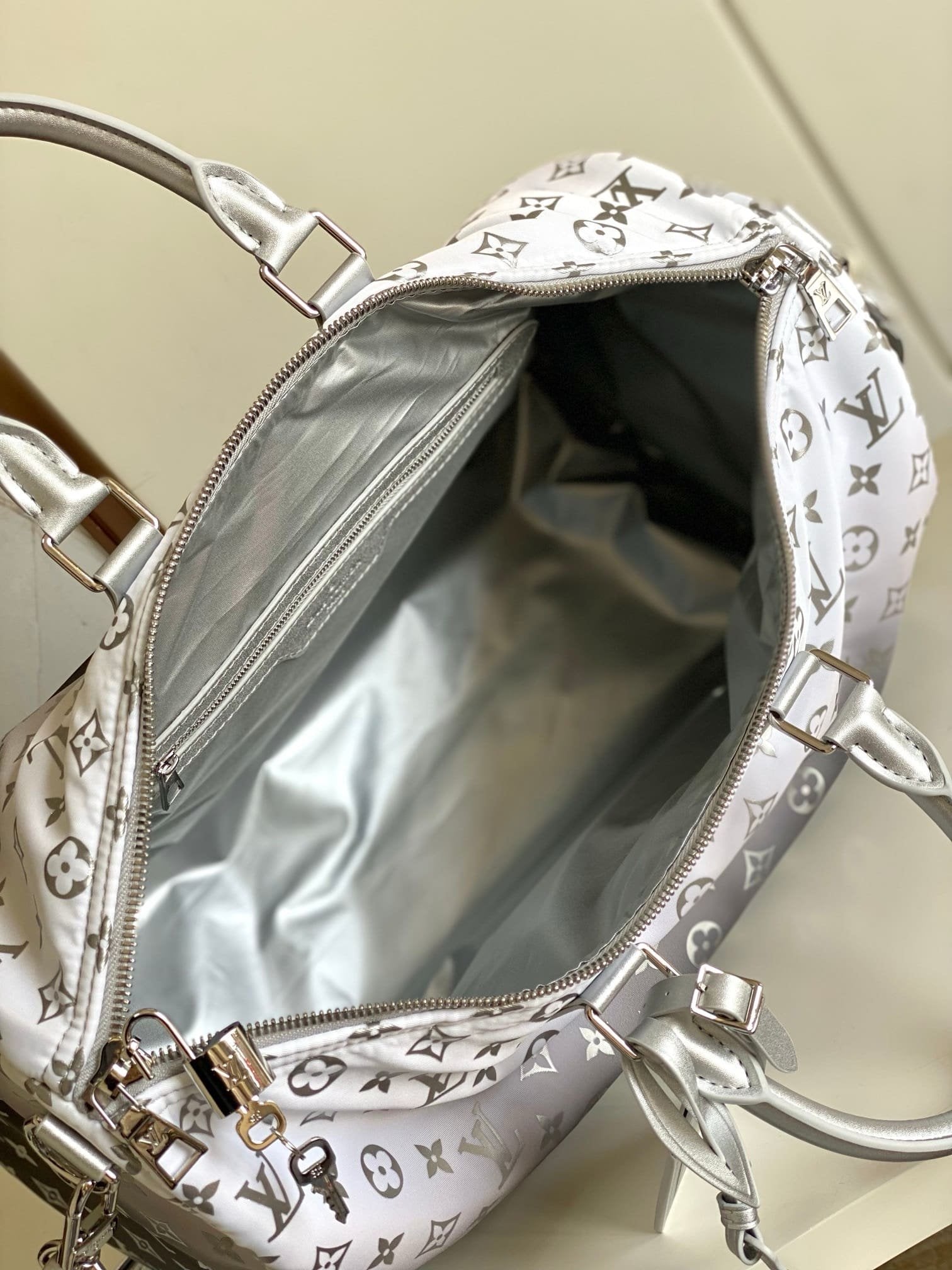 Louis Vuitton M12067 LV Ski Keepall Bandoulière 45