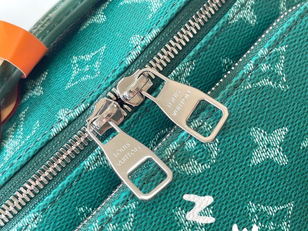 Louis Vuitton M12867 Rush Bumbag