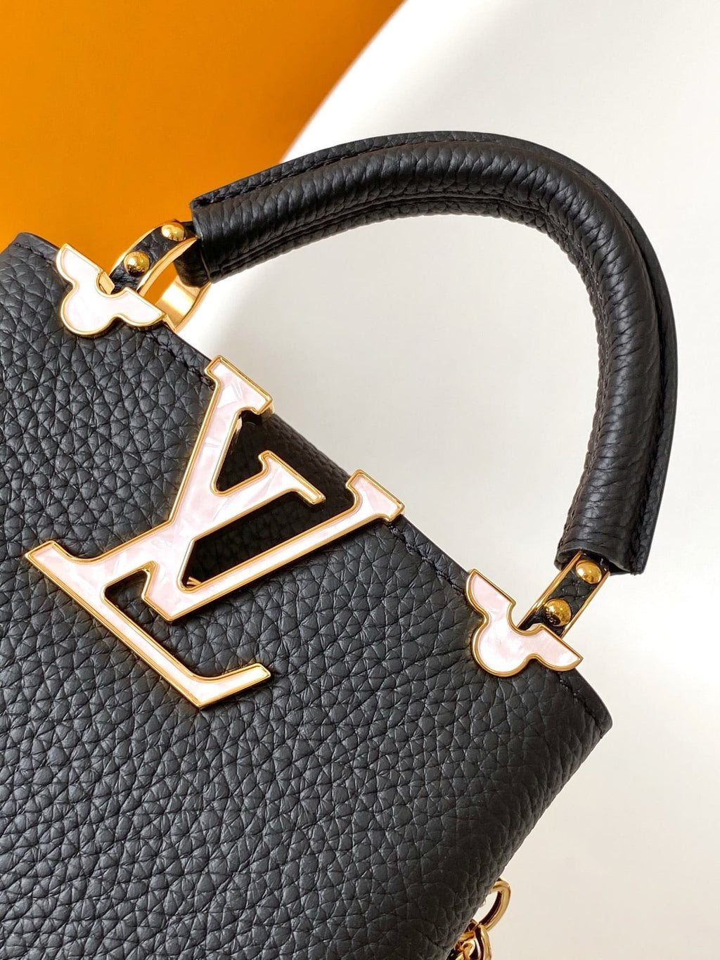 Louis Vuitton M10166 Capucines Nano
