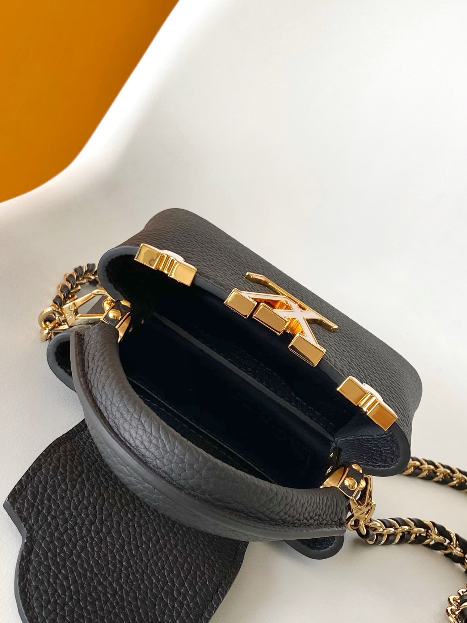 Louis Vuitton M10166 Capucines Nano