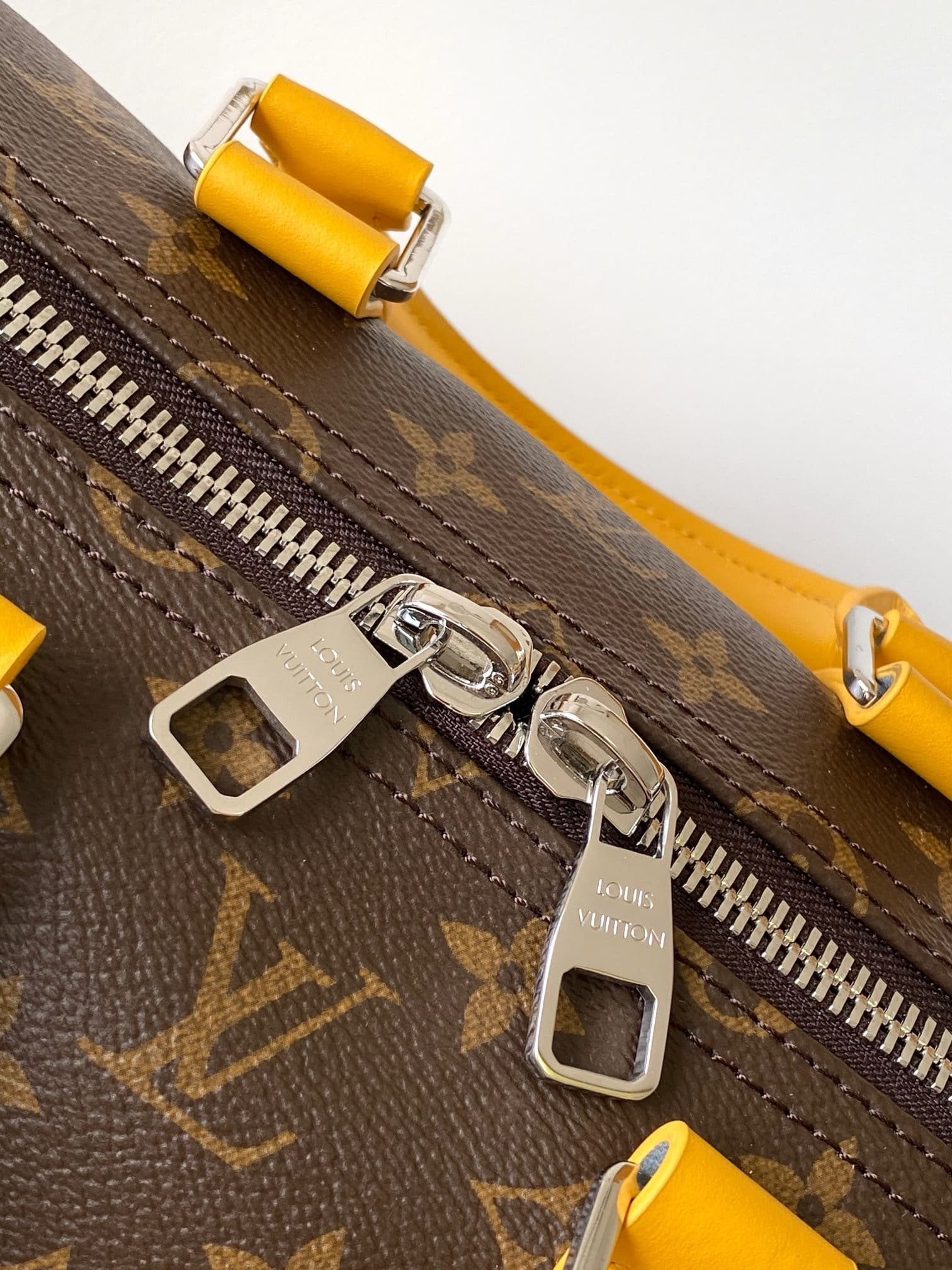 Louis Vuitton M13201 Keepall Bandoulière 35