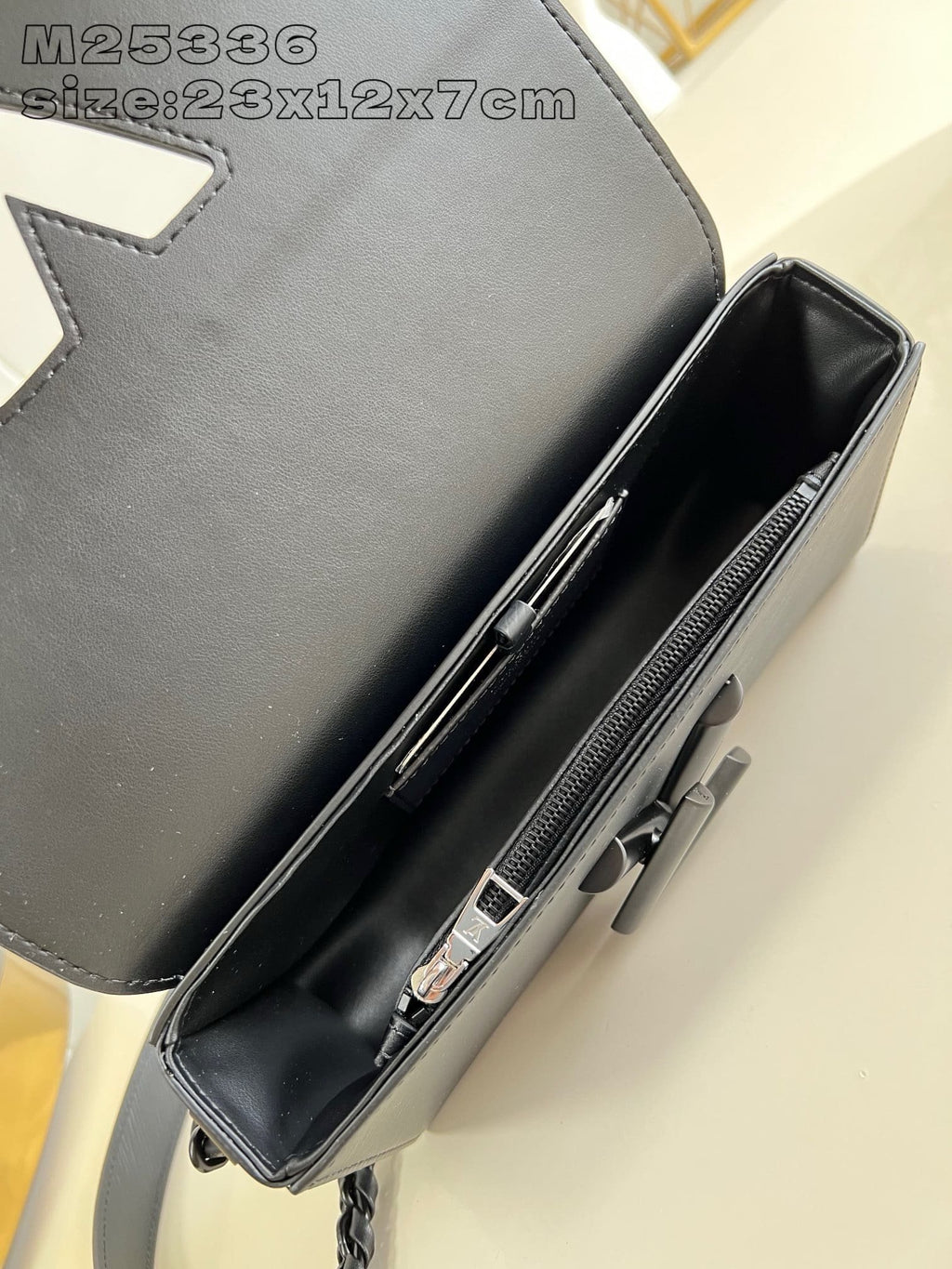 Louis Vuitton M25336 Twist West