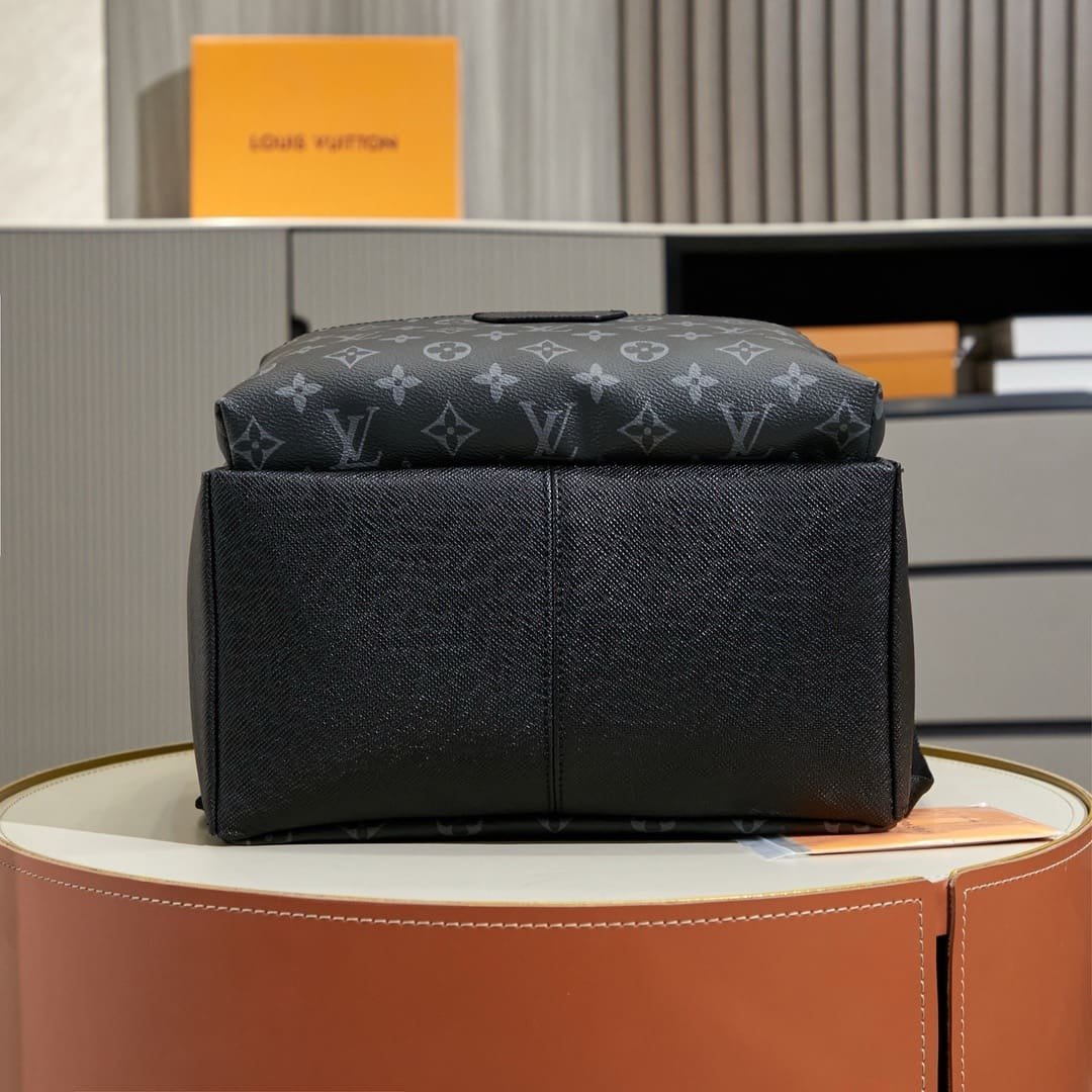 Louis Vuitton M31033 Discovery Backpack