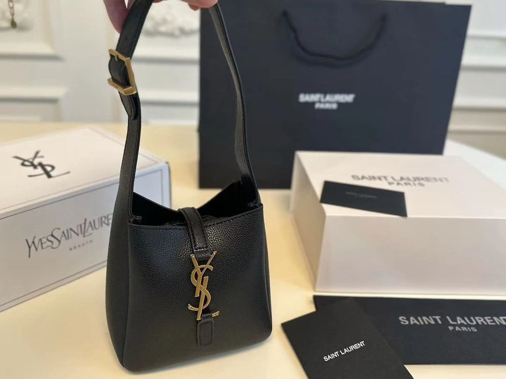 Saint Laurent LE 5 À 7 supple baby in grained leather