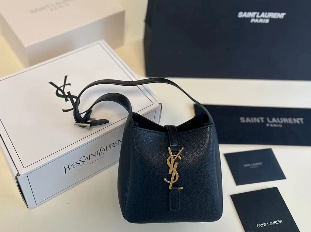 Saint Laurent LE 5 À 7 supple baby in grained leather