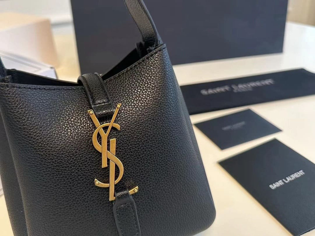 Saint Laurent LE 5 À 7 supple baby in grained leather