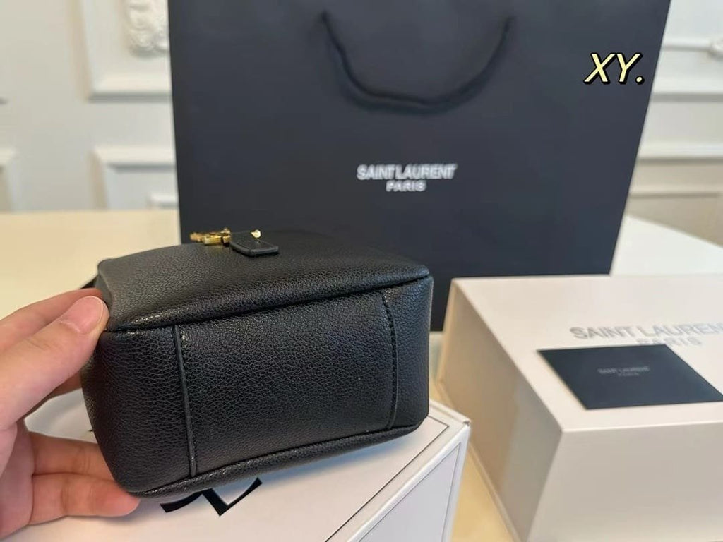 Saint Laurent LE 5 À 7 supple baby in grained leather