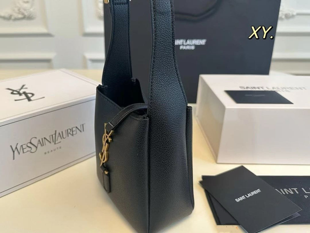 Saint Laurent LE 5 À 7 supple baby in grained leather