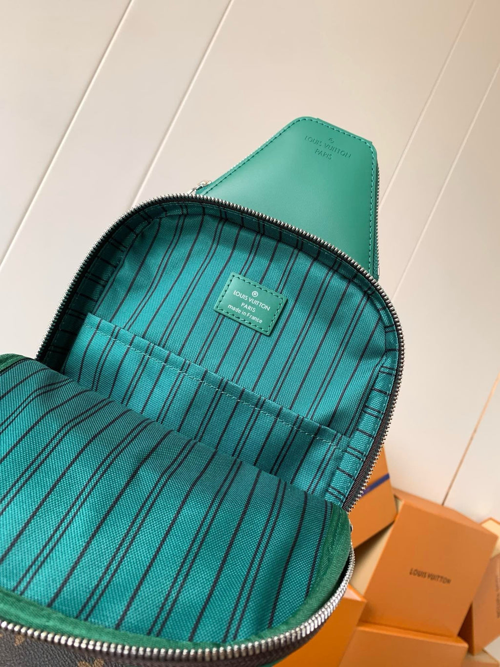 Louis Vuitton M12734 Avenue Slingbag