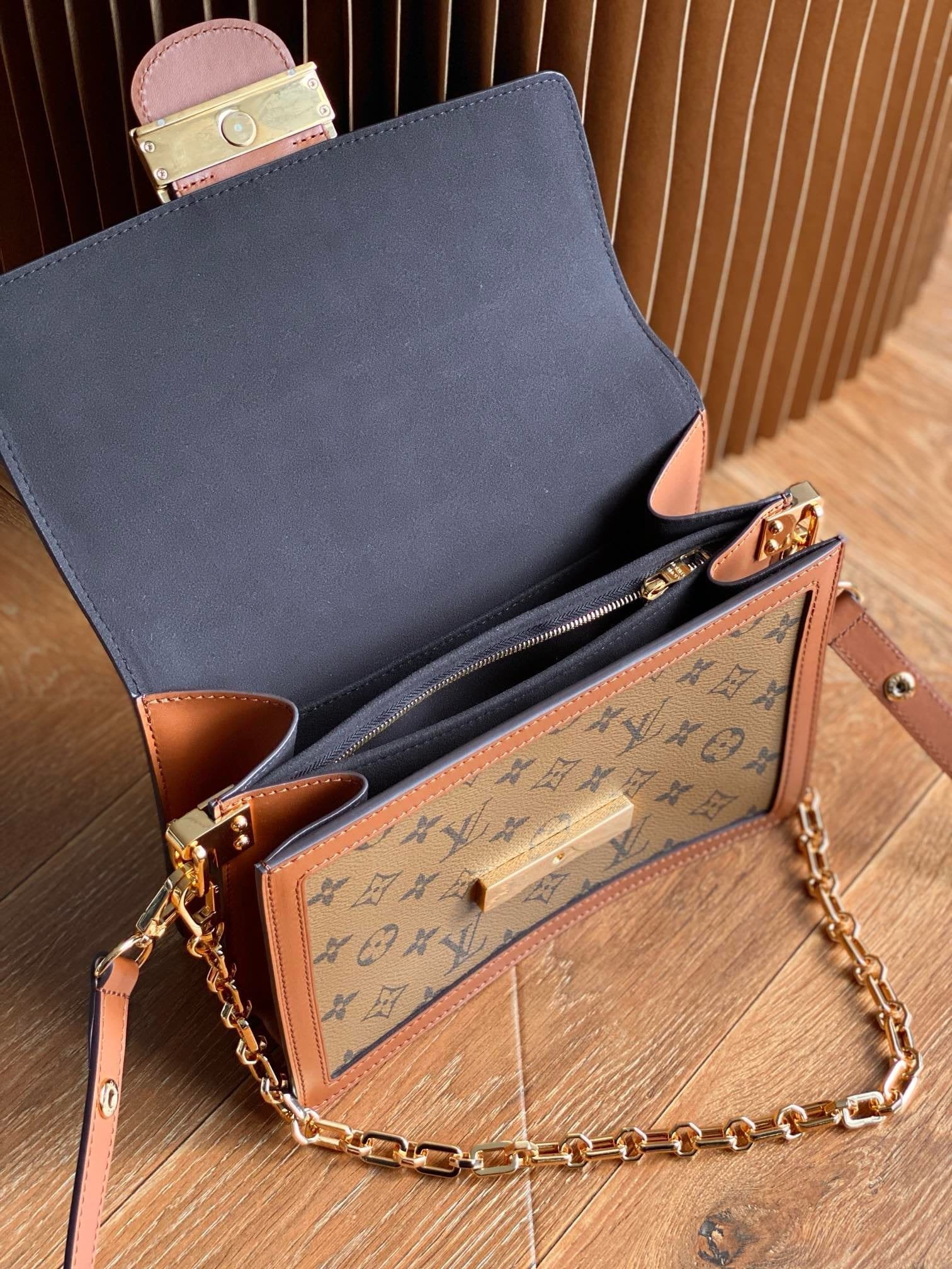 Louis Vuitton Dauphine MM Bag M44391