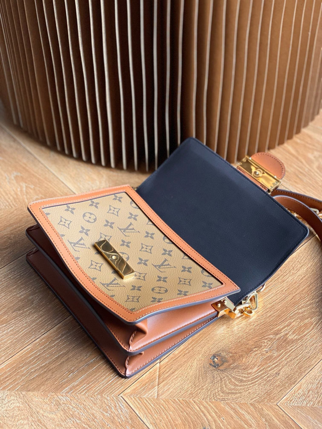 Louis Vuitton Dauphine MM Bag M44391