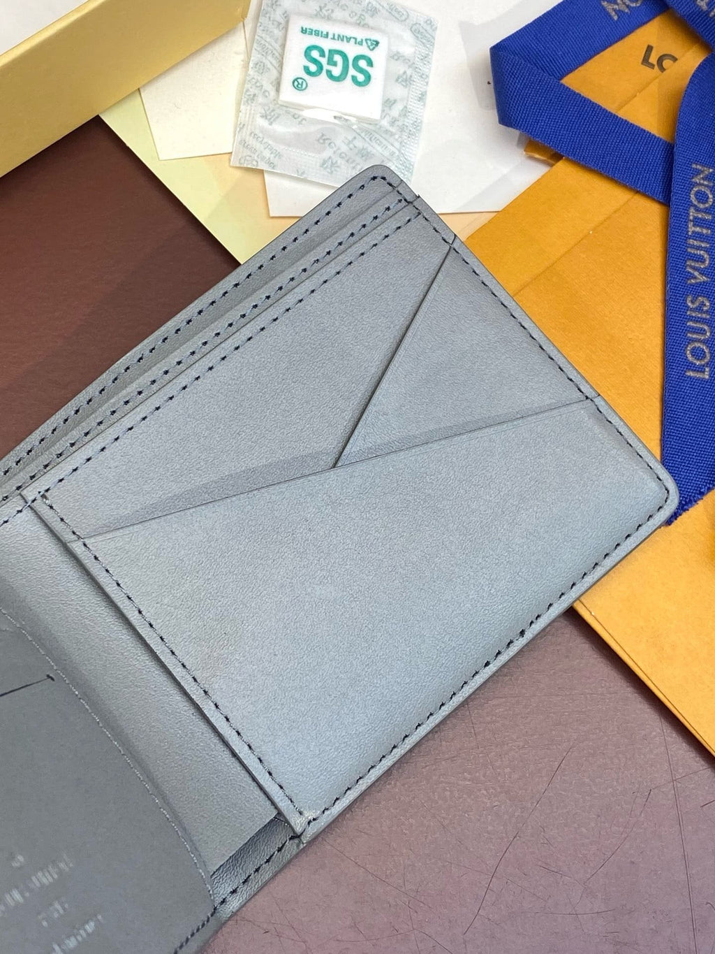Louis Vuitton M81383 Multiple Wallet