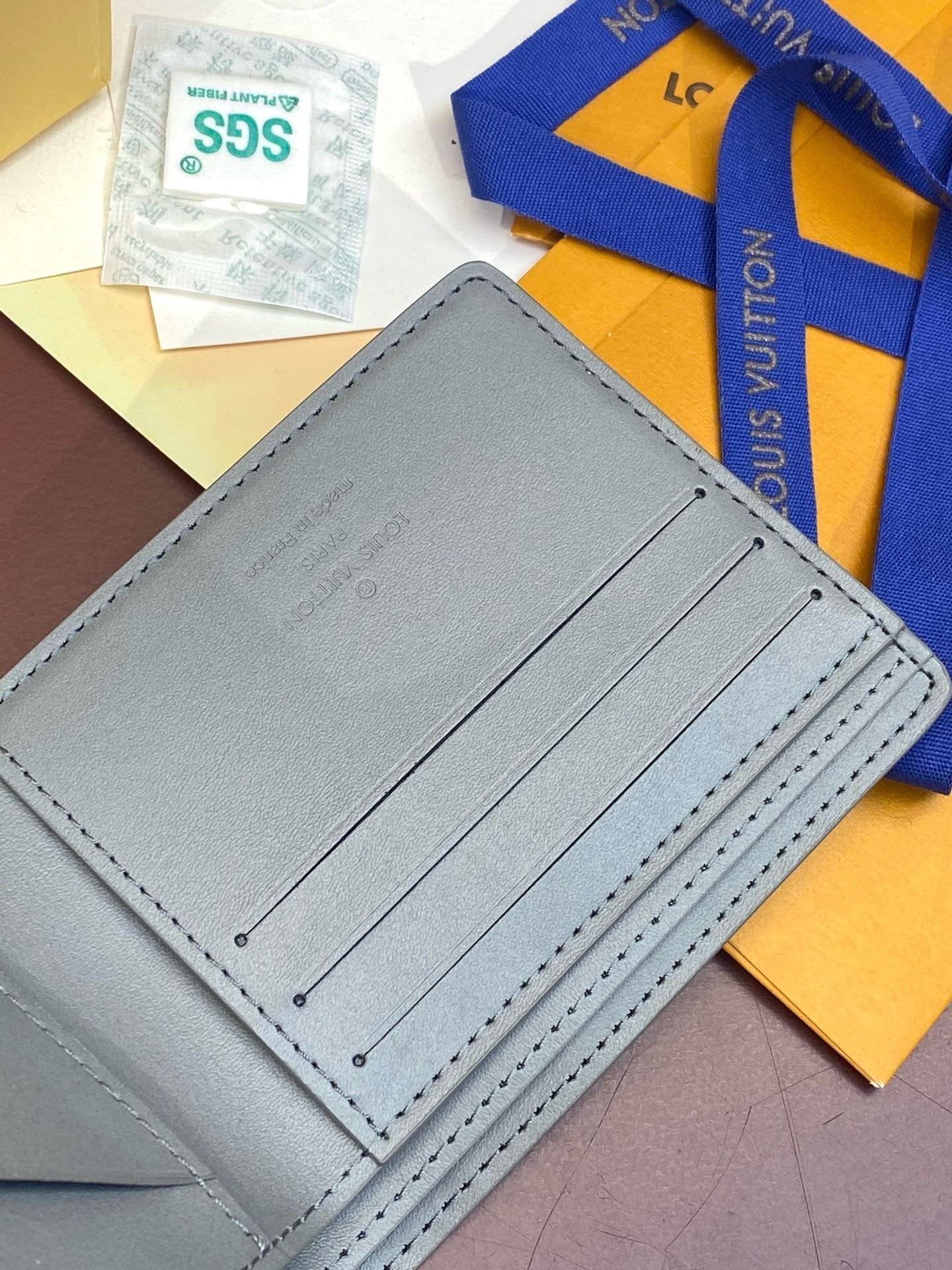 Louis Vuitton M81383 Multiple Wallet
