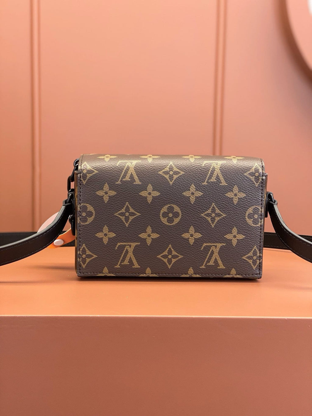 Louis Vuitton M83613 Steamer Wearable Wallet