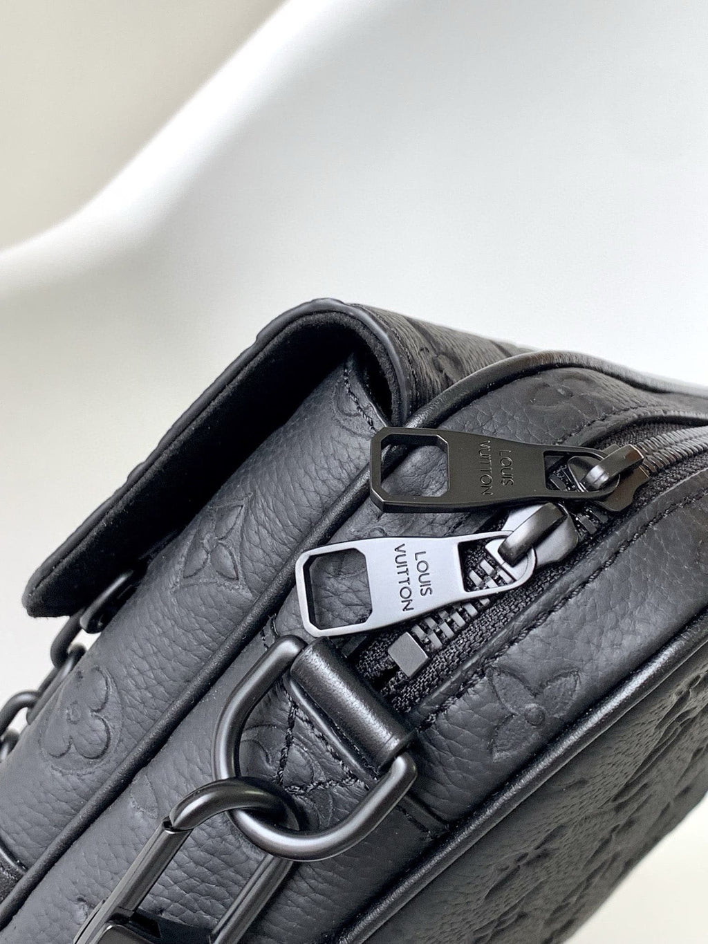 Louis Vuitton M23742 Steamer Messenger