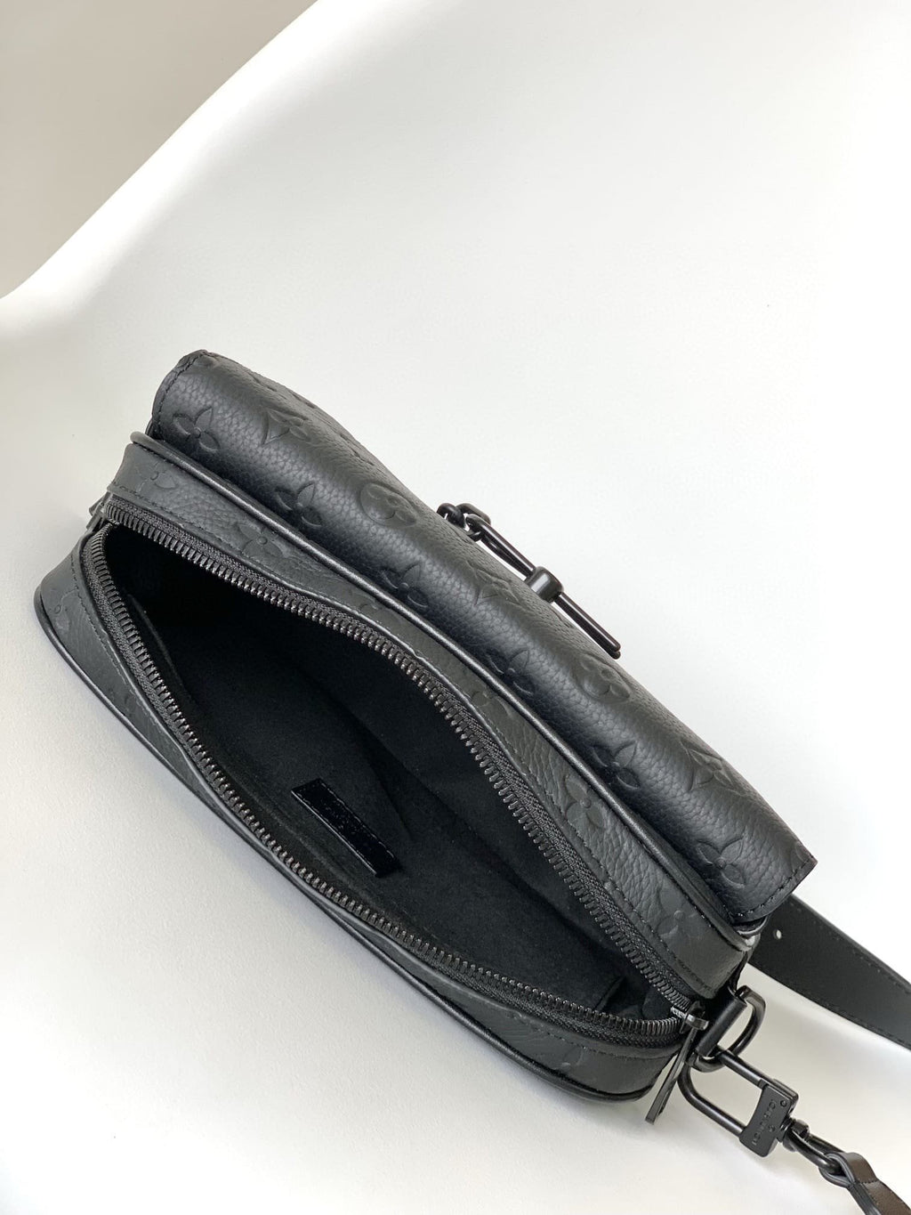 Louis Vuitton M23742 Steamer Messenger (top quality)